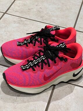 Nike Motiva Bright Crimson Pink Red Black Running Shoes 8.5 women